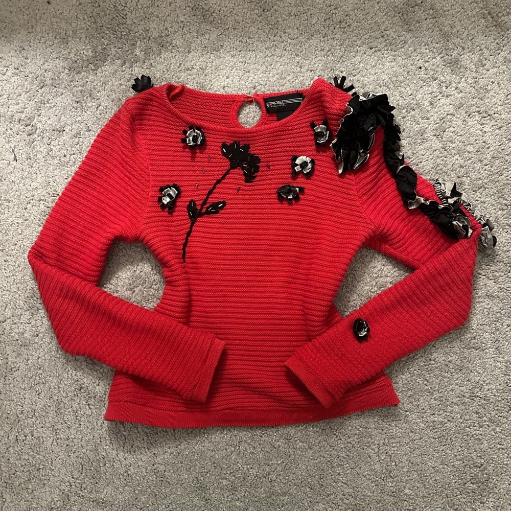 VINTAGE 90s RED KNIT SWEATER WITH FLORAL AND BEADED DETAILING